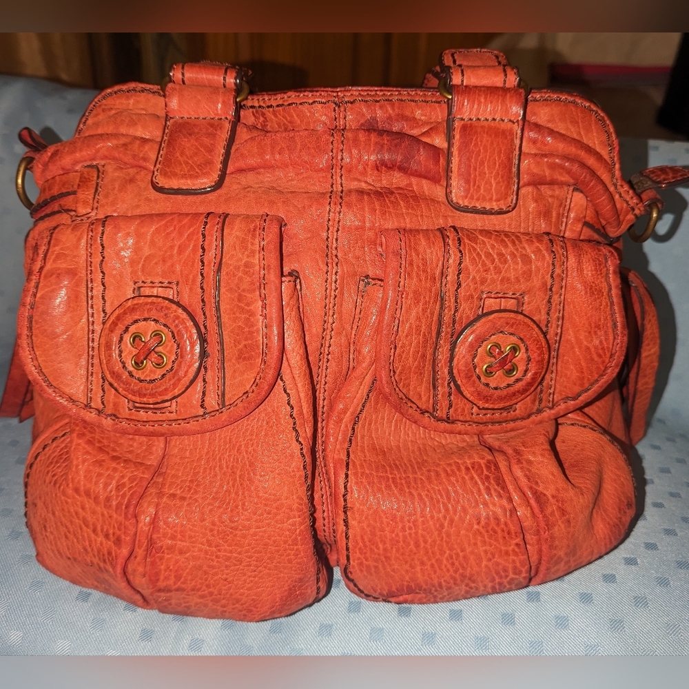 Lockheart leather shoulder bag.